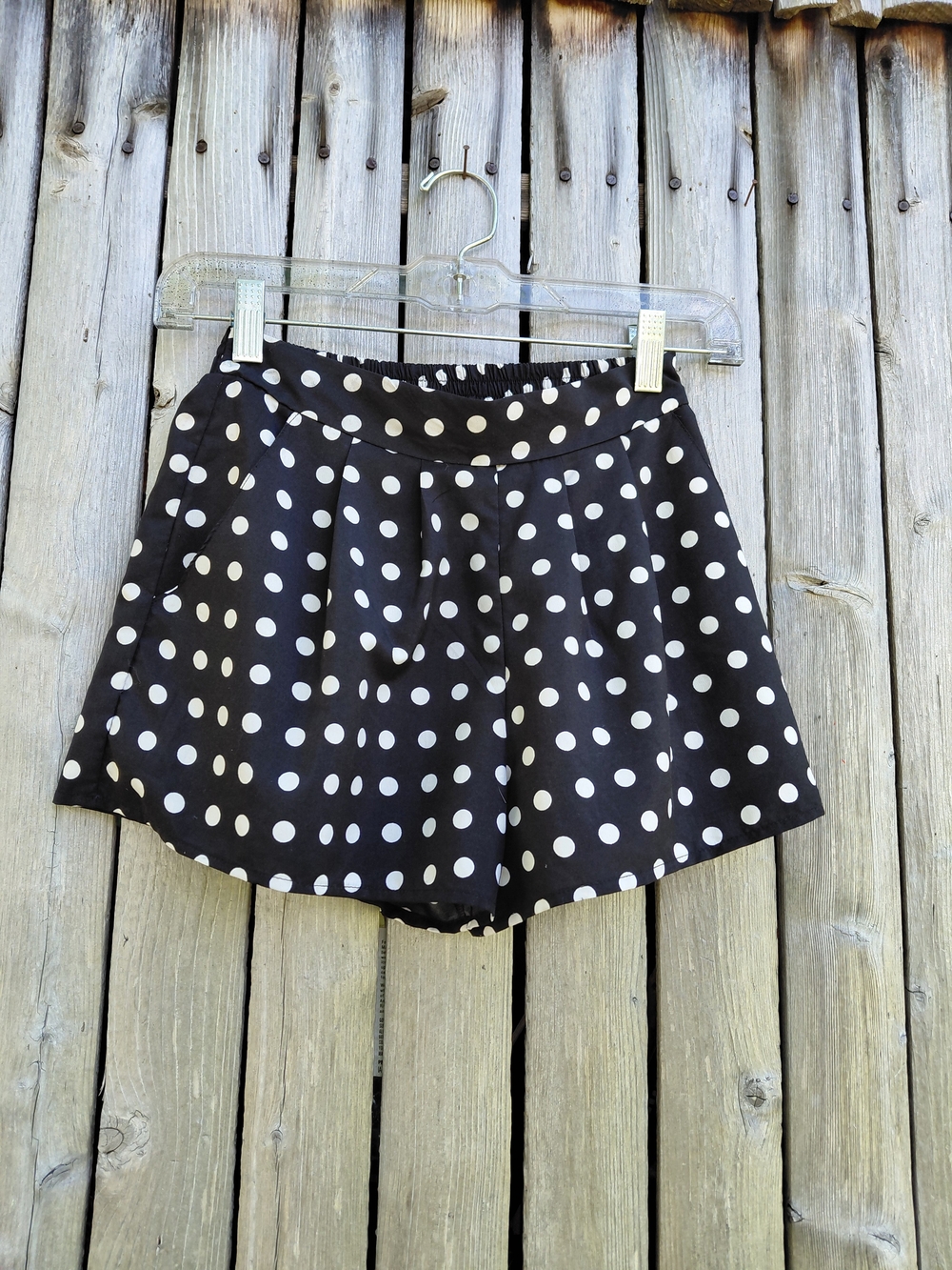 Delias black & white polka dot pleated loose fit skirt style shorts Womens XS